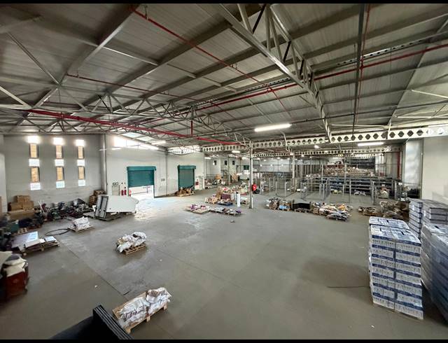 3,300M² WAREHOUSE TO LET IN HALFWAY HOUSE